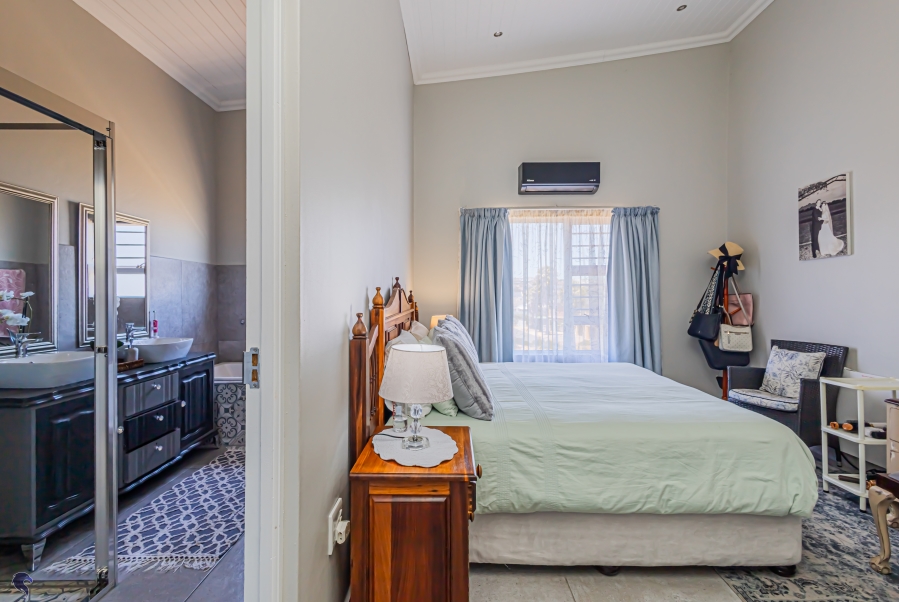 5 Bedroom Property for Sale in Myburgh Park Western Cape